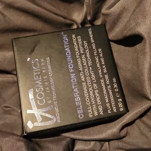It Cosmetics Celebration Foundation